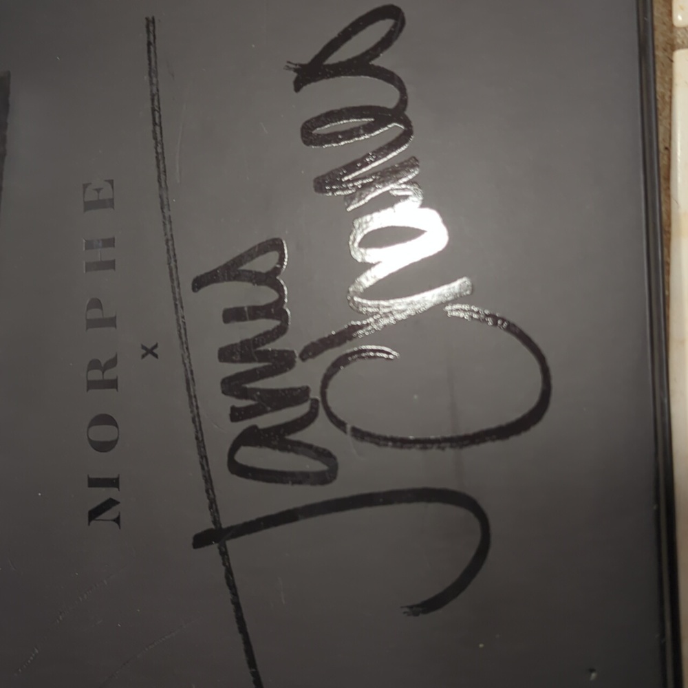 Morphe James Charles Palette One Eyeshadow Damaged In The Corner